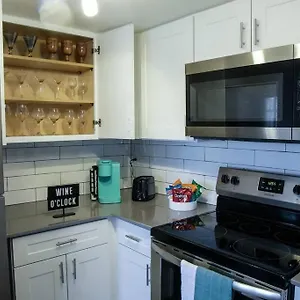 2 Bedroom Minutes From Vegas Strip And Airport Apartment