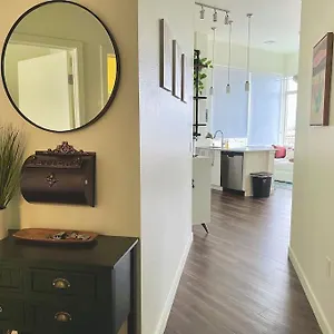 A Perfect Getaway In The Heart Of The Action Apartment